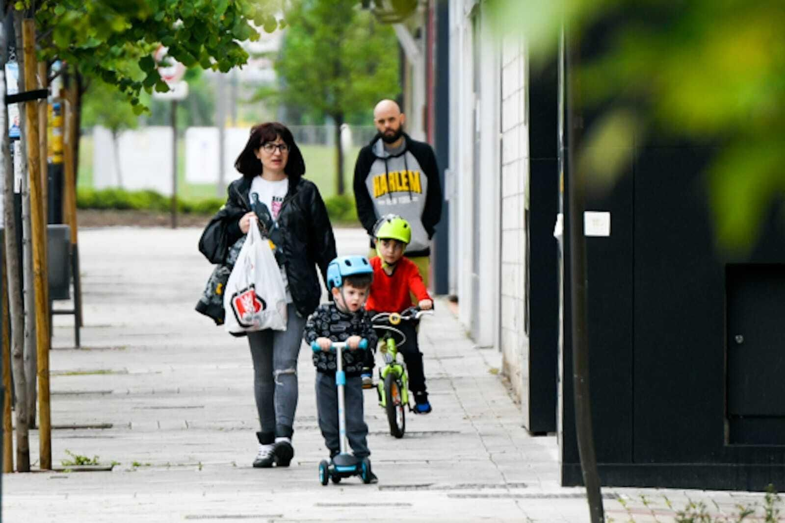Los niños salen a las calles en Granada