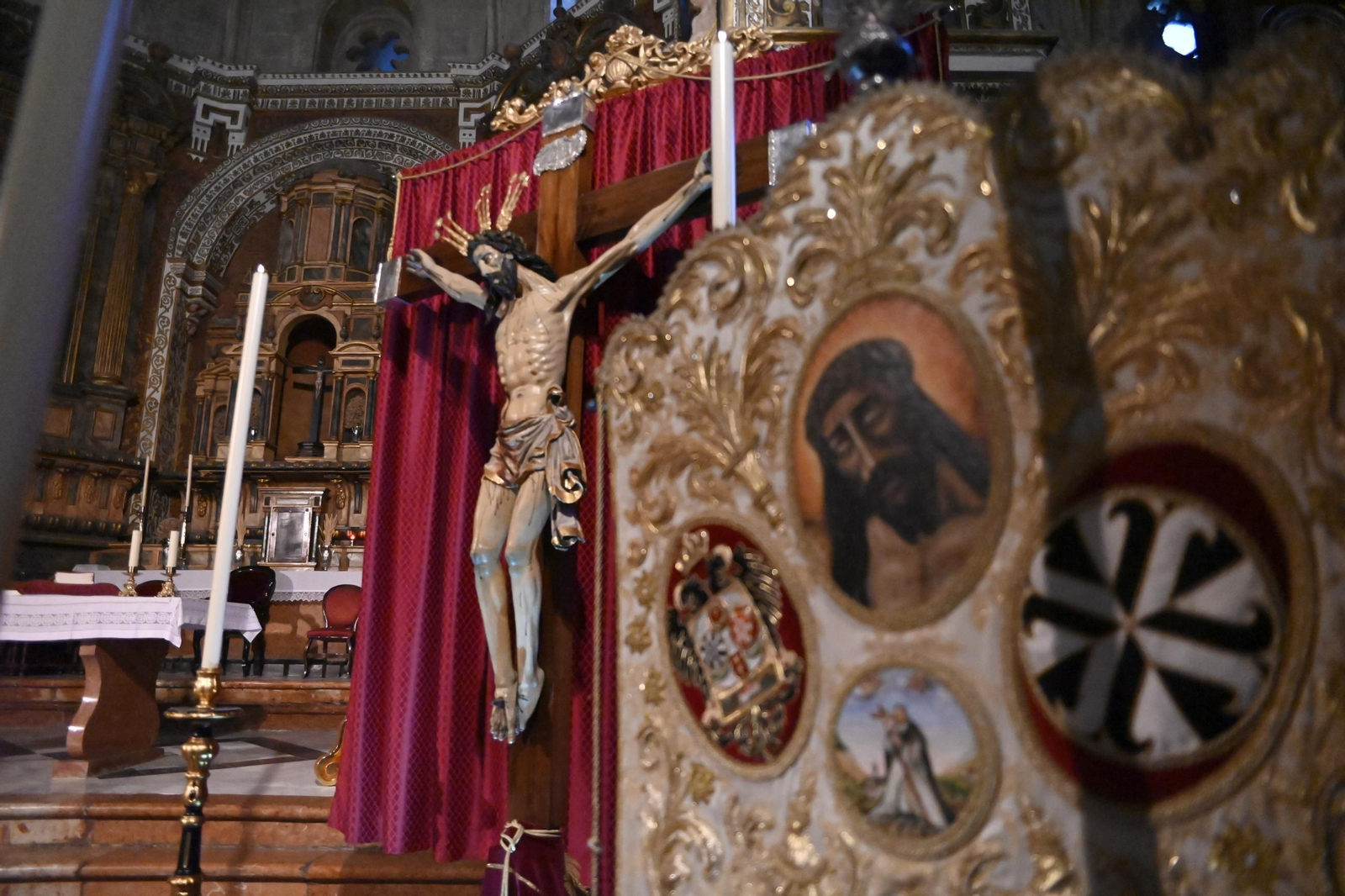 Las mejores fotos del acto de veneración en San Agustín al Cristo de San Álvaro de Córdoba