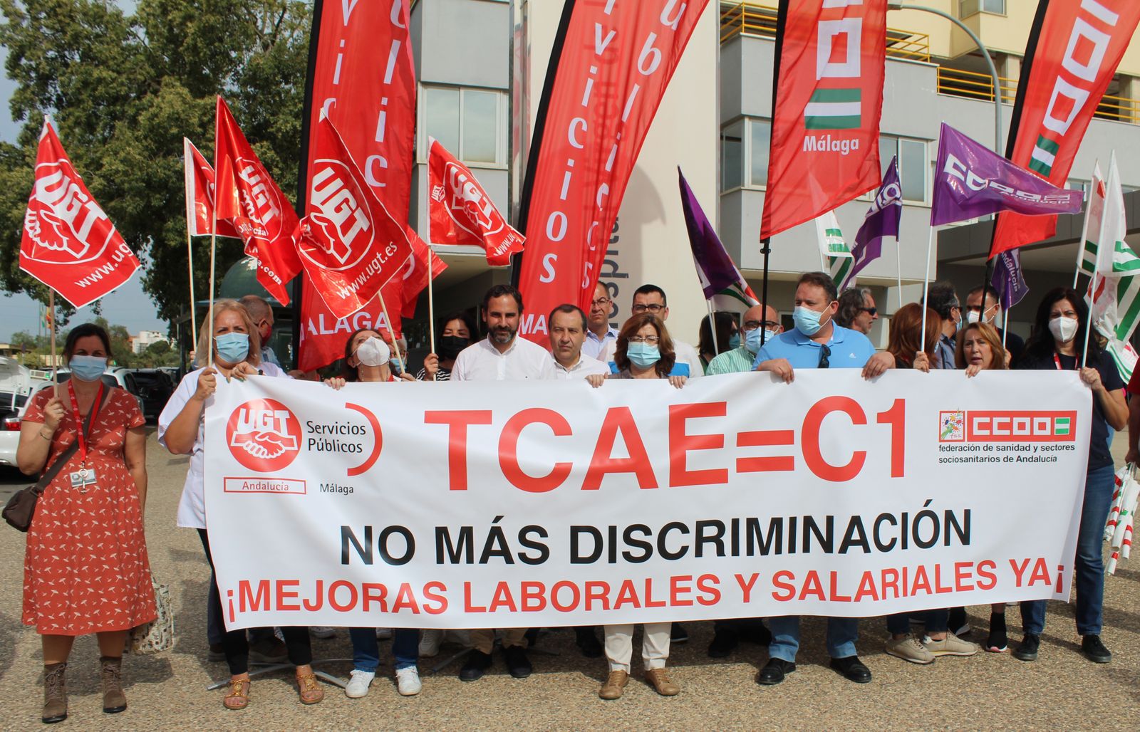 La concentración tuvo el respaldo de los representantes del PSOE.