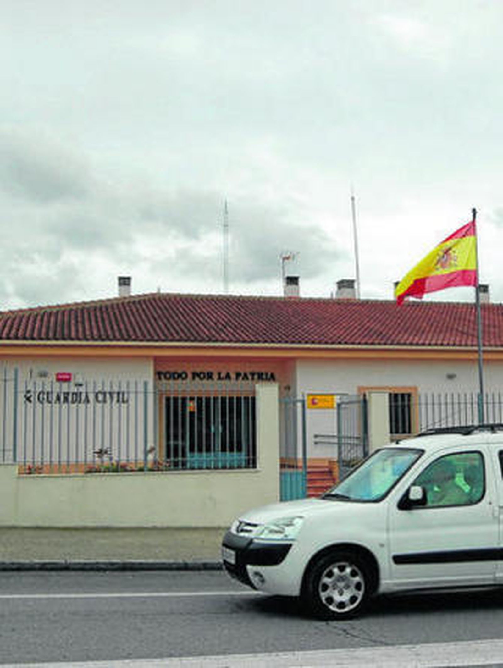 Fachada del cuartel de Baena.