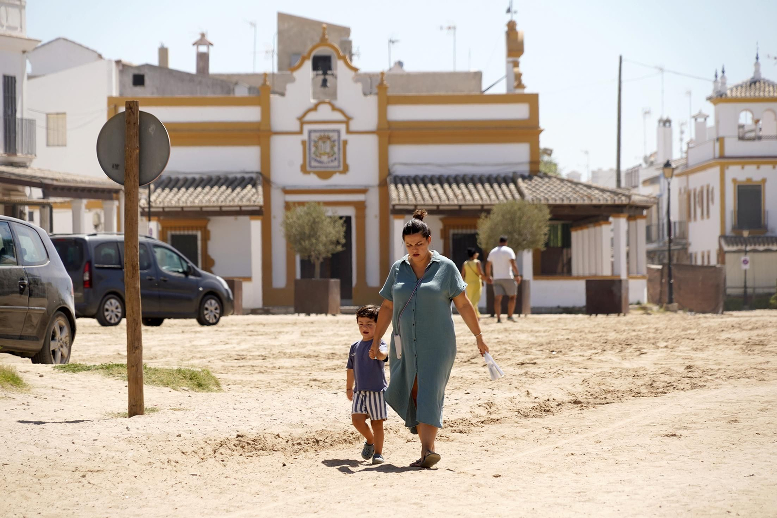 Imágenes del ambiente en la aldea durante el domingo de Rocío Chico