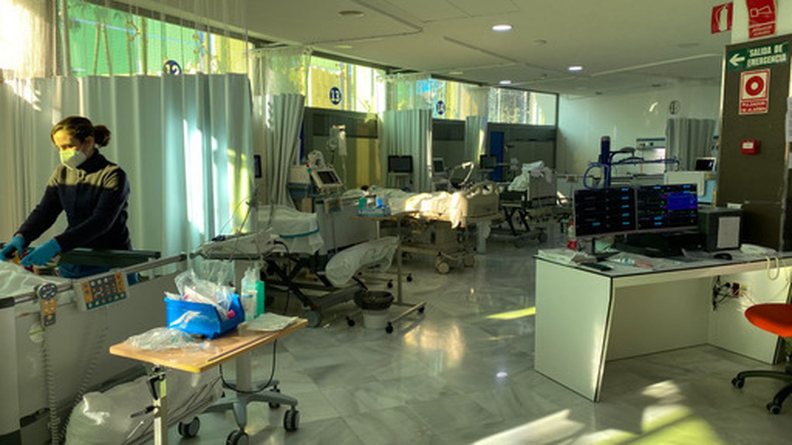 Camas añadidas en la cafetería del Hospital Regional.