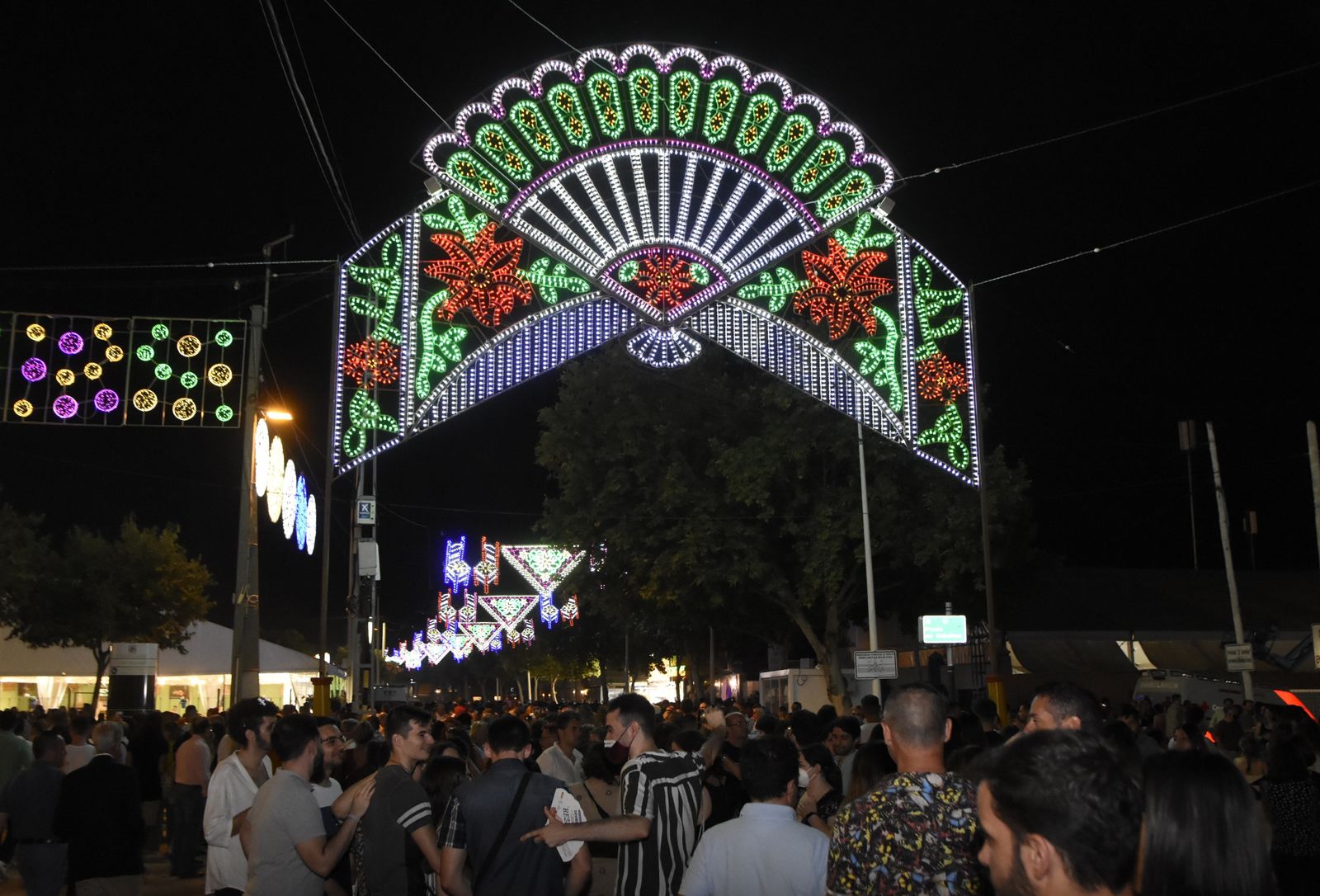El encendido de la portada de la Feria de Córdoba, en fotografías
