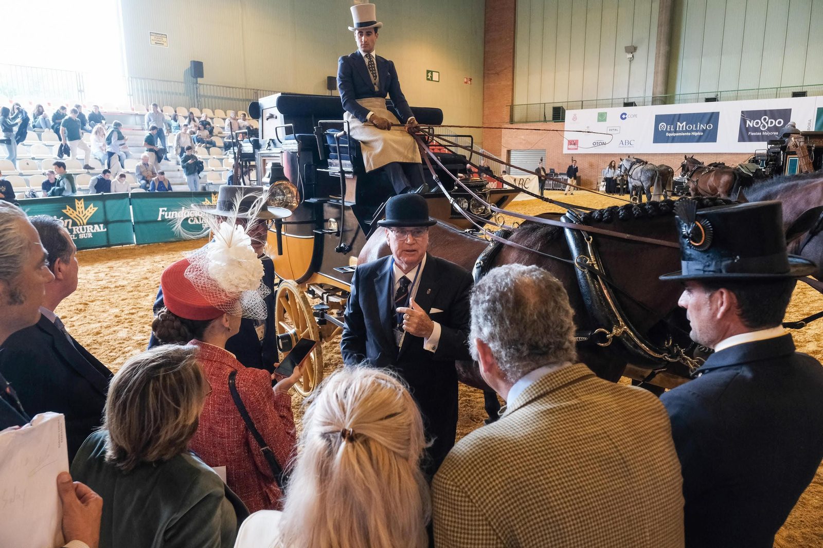 El juez David Saunders durante su clase magistral en la pista de Fibes.