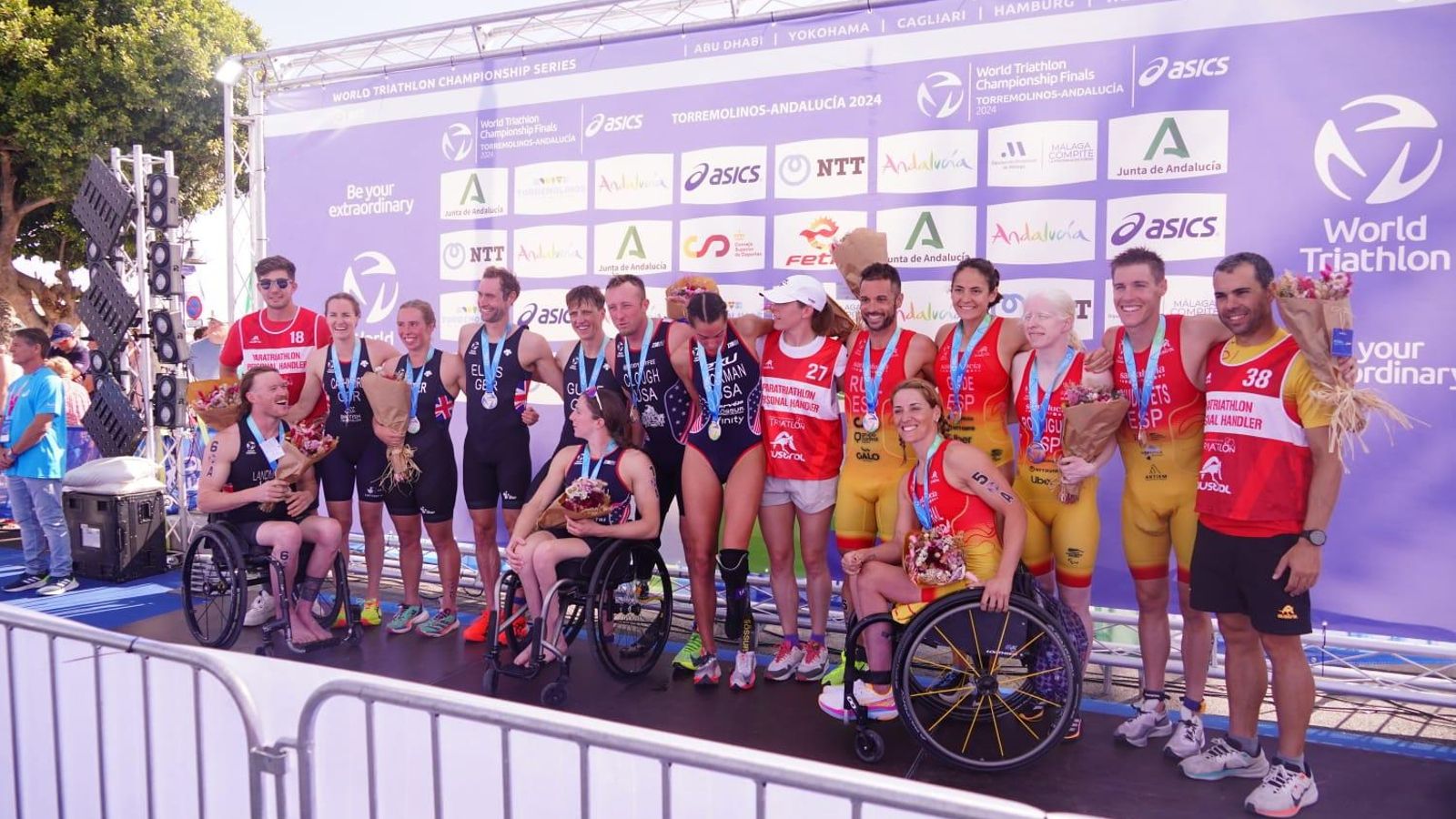 Podio de la prueba de Relevos Mixtos del Campeonato del Mundo de Triatlón Paralímpico.
