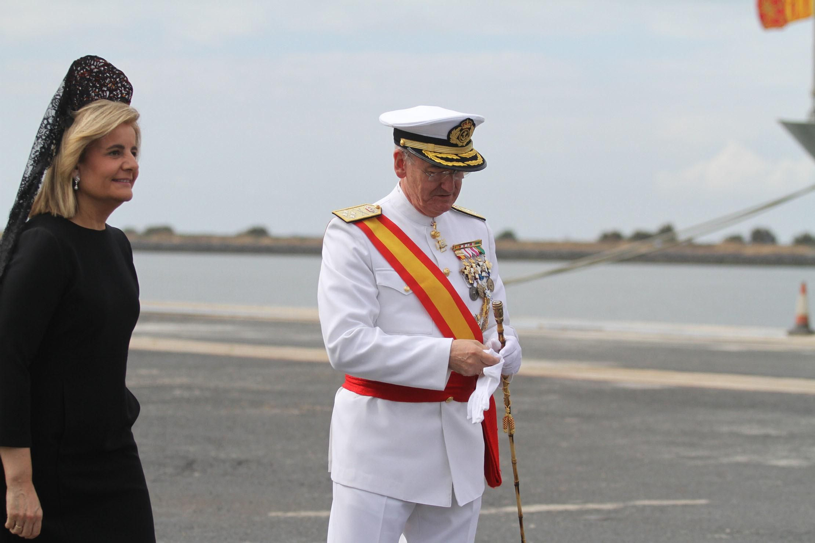 Entrega de la bandera de combate a la fragata Cristobal Colón