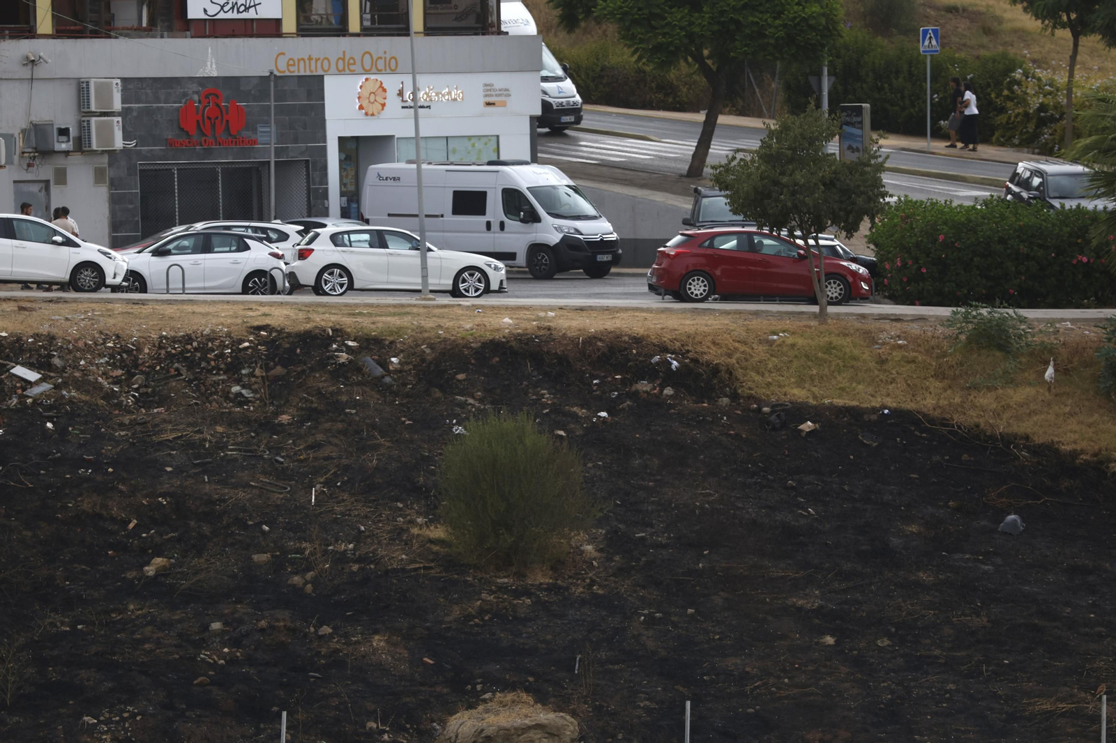 Fotos de la zona quemada en San Berbabé tras un nuevo incendio urbano en Algeciras