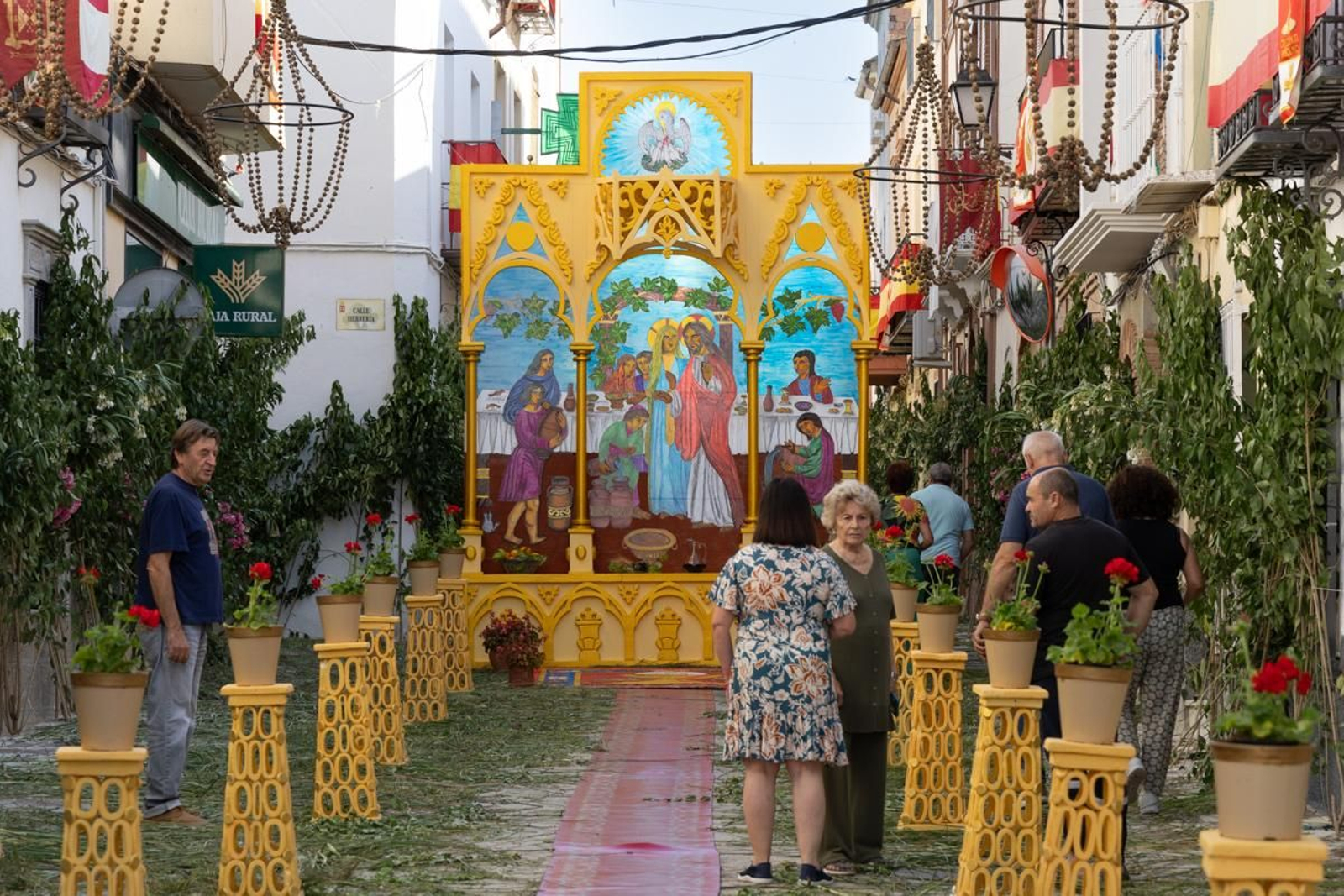 Los vecinos de Villardompardo exponen las obras de su Corpus un año más, en imágenes