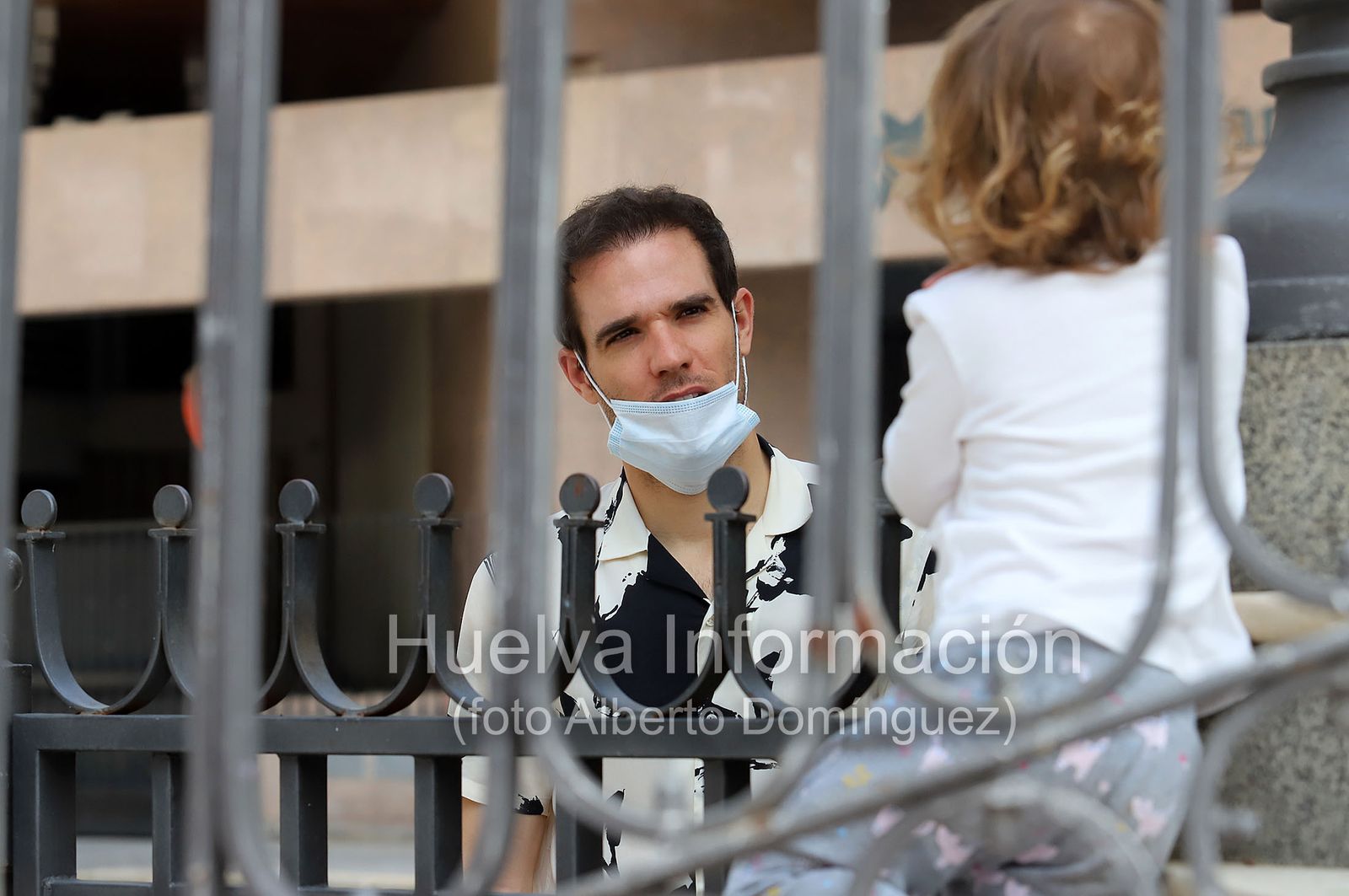 Imágenes del primer día de la salida de niños a la calle en el estado de alarma por coronavirus