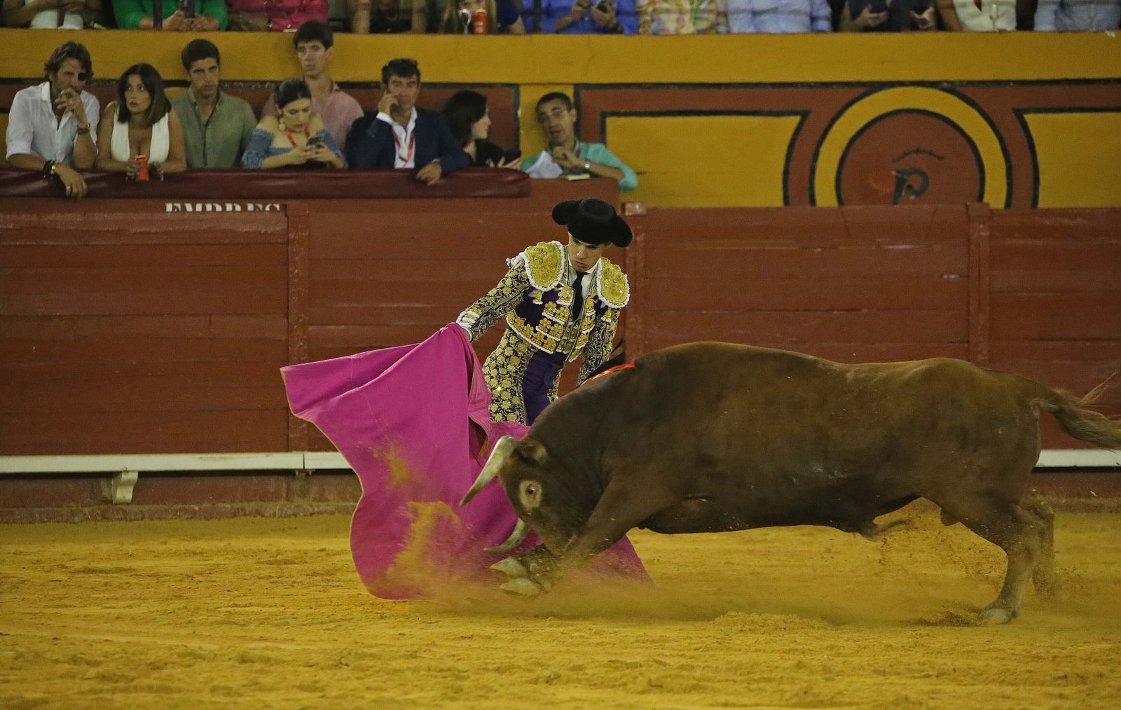 Fotos de la corrida del jueves de la Feria Taurina de Algeciras 2023:  Salvador Vega, Roca Rey y Pablo Aguado