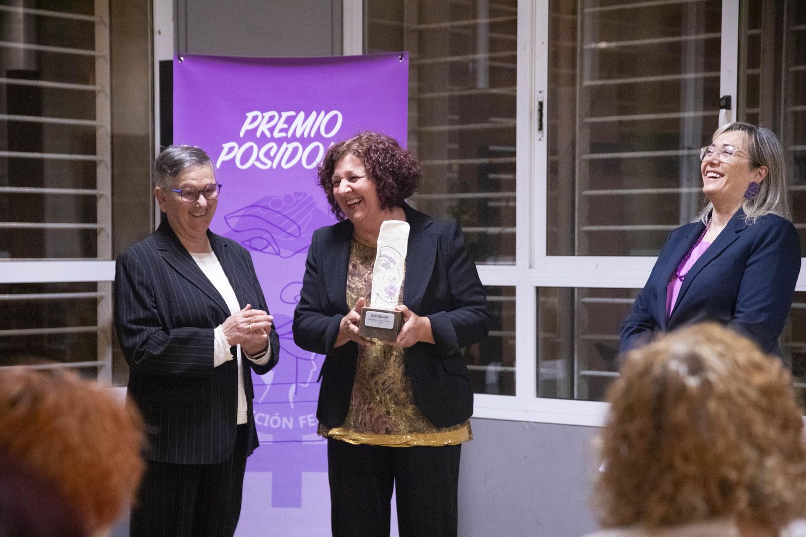 La Plataforma de Acción Feminista en Almería rinde homenaje a las mujeres de la Desbandá con su II Premio ‘Posidonia’ a Loli Sierra, vicepresidenta de la Asociación Memorialista de la Desbandá, en imágenes
