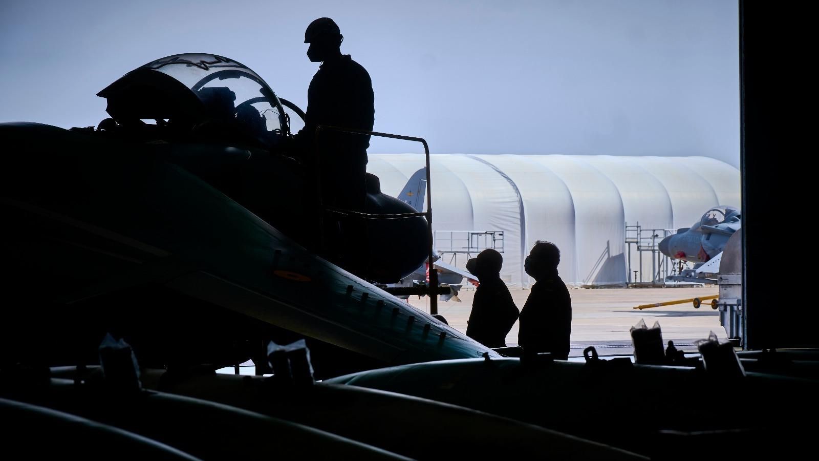 Preparándose para un vuelo desde la Base de Rota.