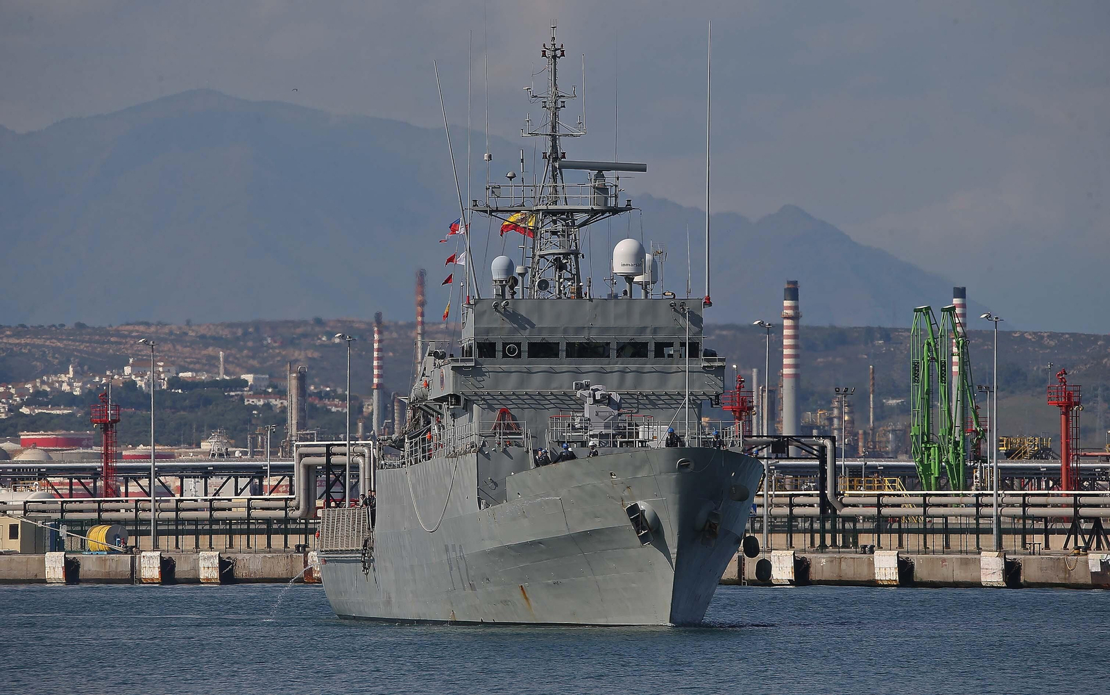 La llegada del patrullero de la Armada 'Centinela' al puerto de Algeciras, en imágenes