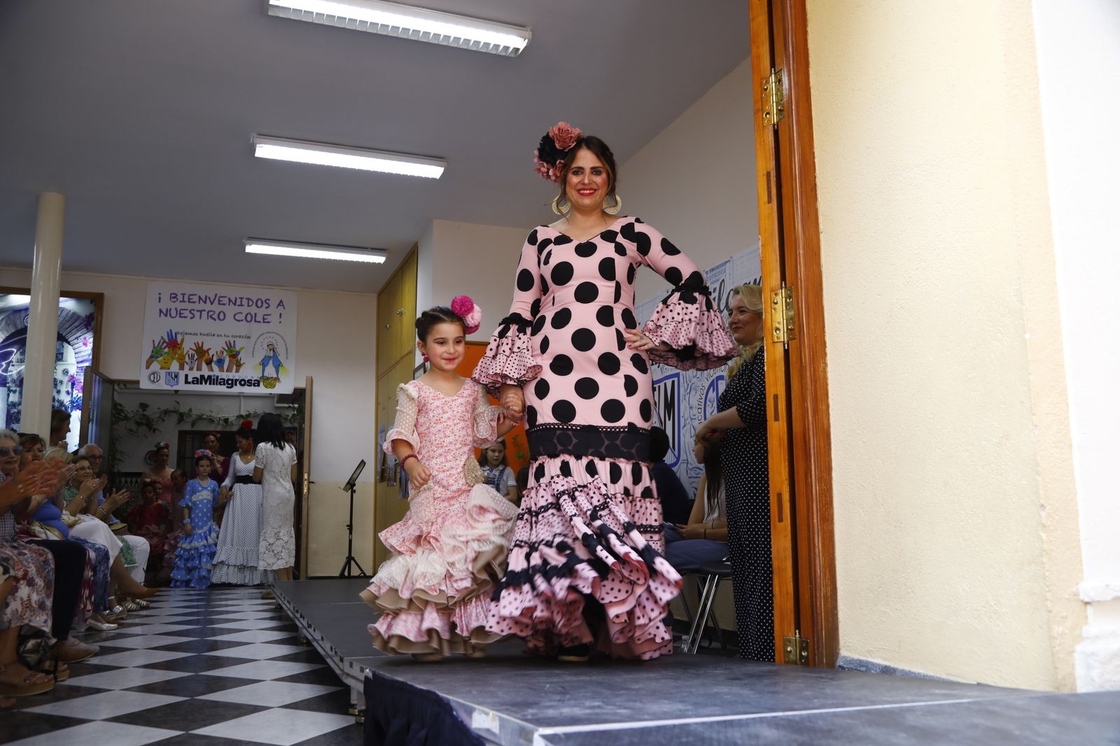 Las flamencas más solidaria toman el centro de Córdoba, en fotos