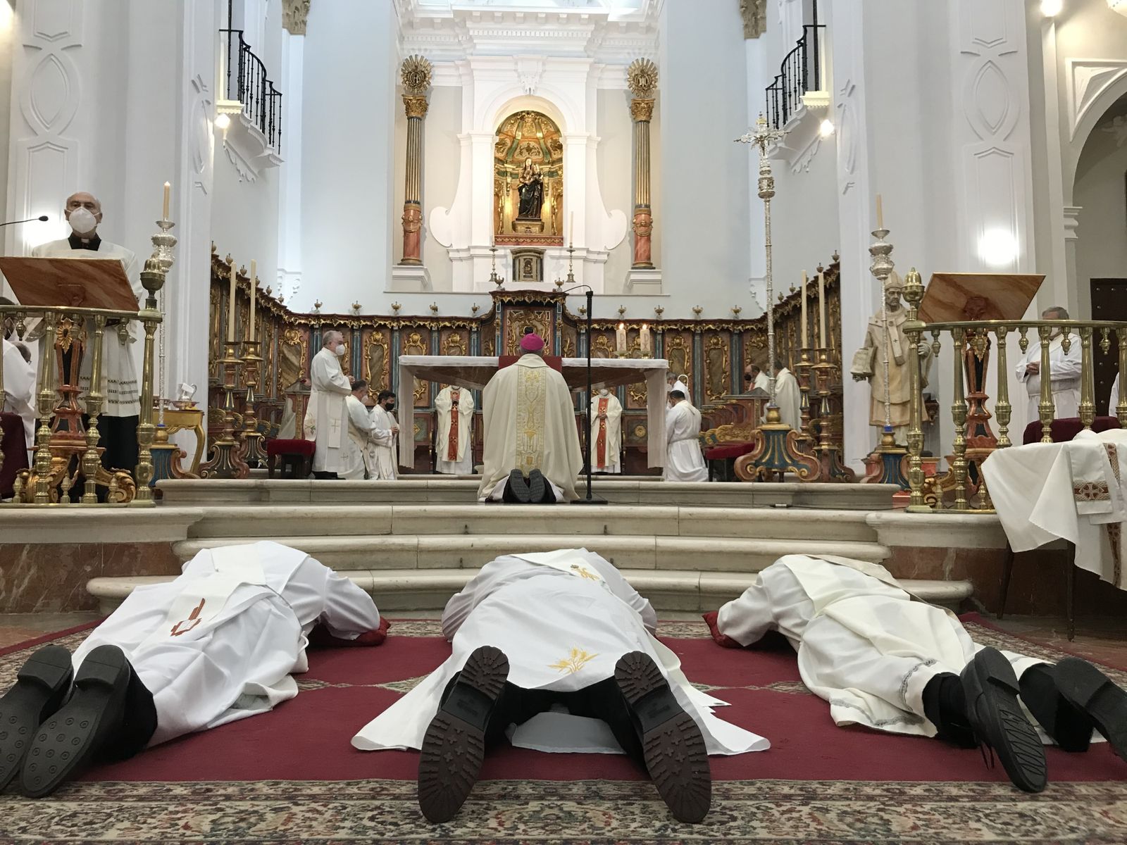 Ordenación de tres nuevos presbíteros en Huelva.