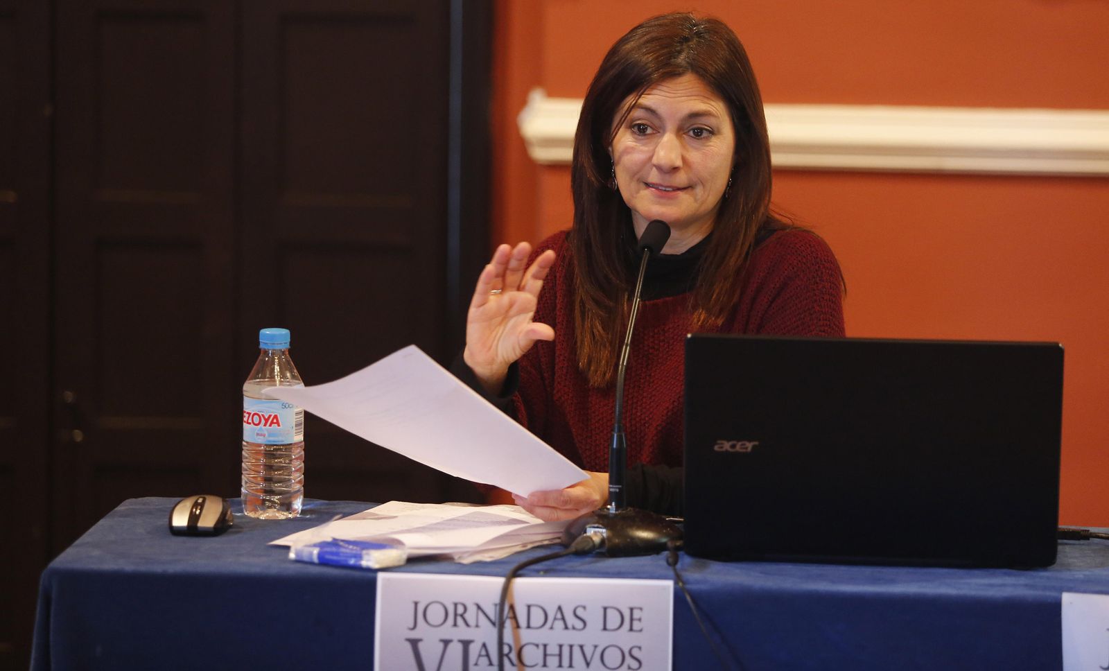 Intervención ayer de Josefa Parra en las VI Jornadas de los Archivos Privados, en el Alcázar.