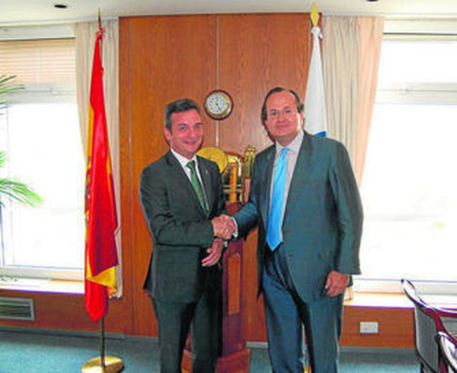 Eduardo González Mazo (izquierda) y José Manuel Revuelta, en la reunión de ayer en Madrid.