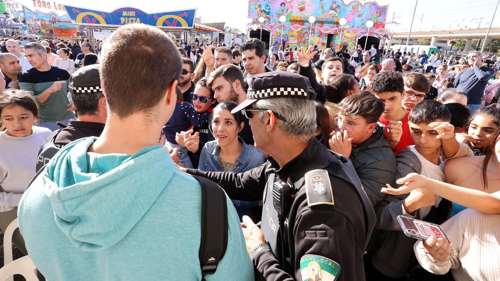 El parque de atracciones de Navidad junto a la Feria volvió a llenarse este sábado El parque de atracciones de Navidad junto a la Feria volvió a llenarse este sábado