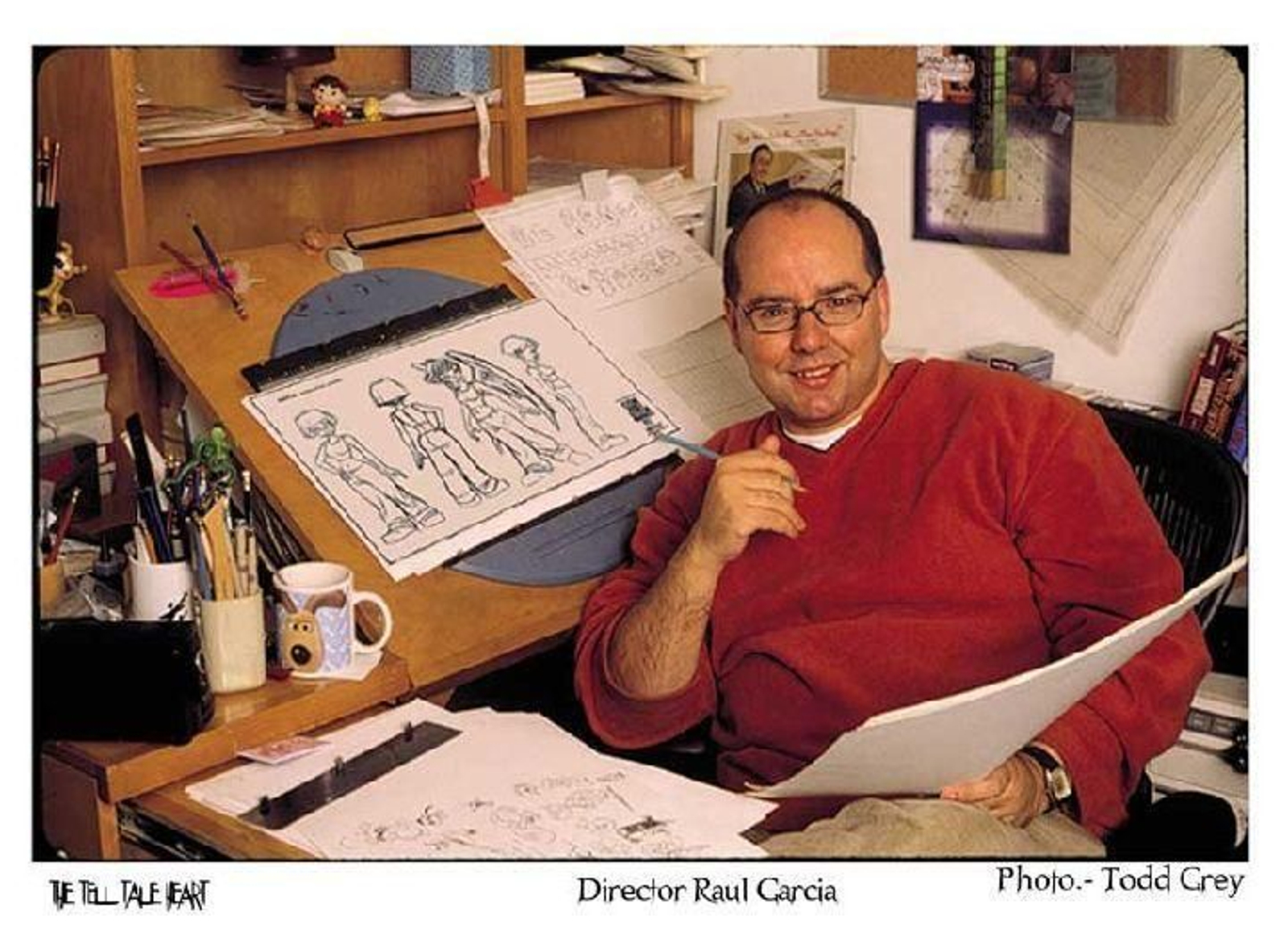 El director Raúl García y dos fotogramas de su película 'Extraordinary Tales'.