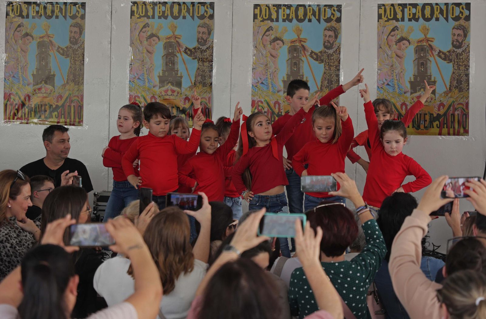 Búscate en las fotos de la Olla de San Isidro en Los Barrios .