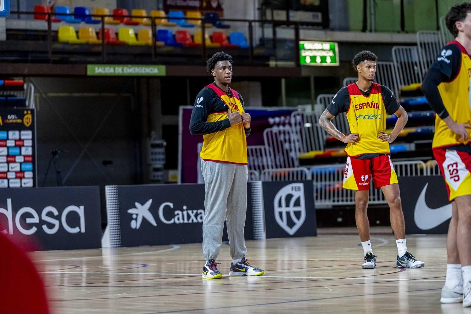 Alberto Díaz, Francis Alonso y Paco Aurioles, en la primera España de Chus Mateo
