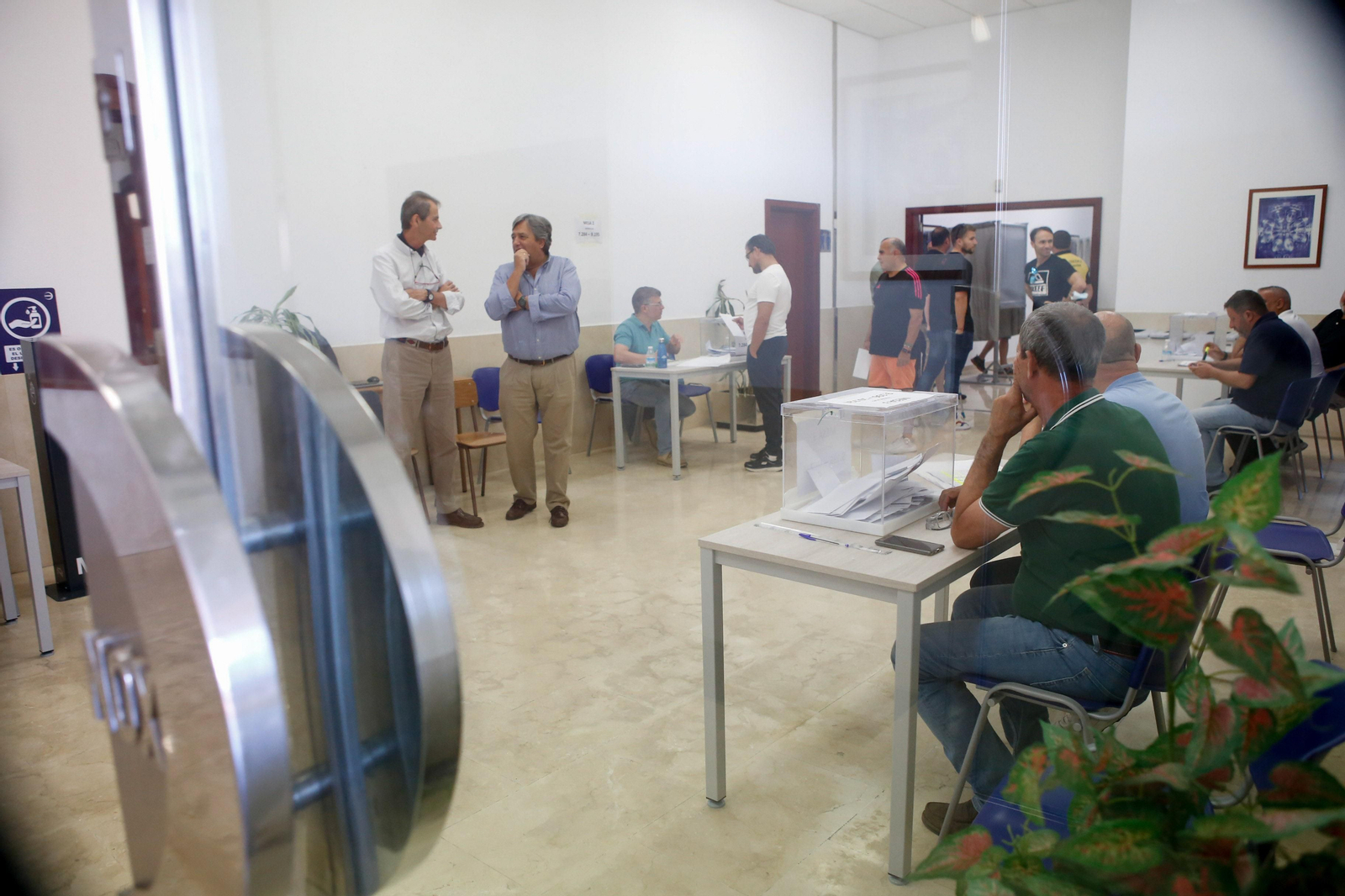 Votación de los trabajadores de Acerinox a la última propuesta presentada sobre el convenio, en imágenes