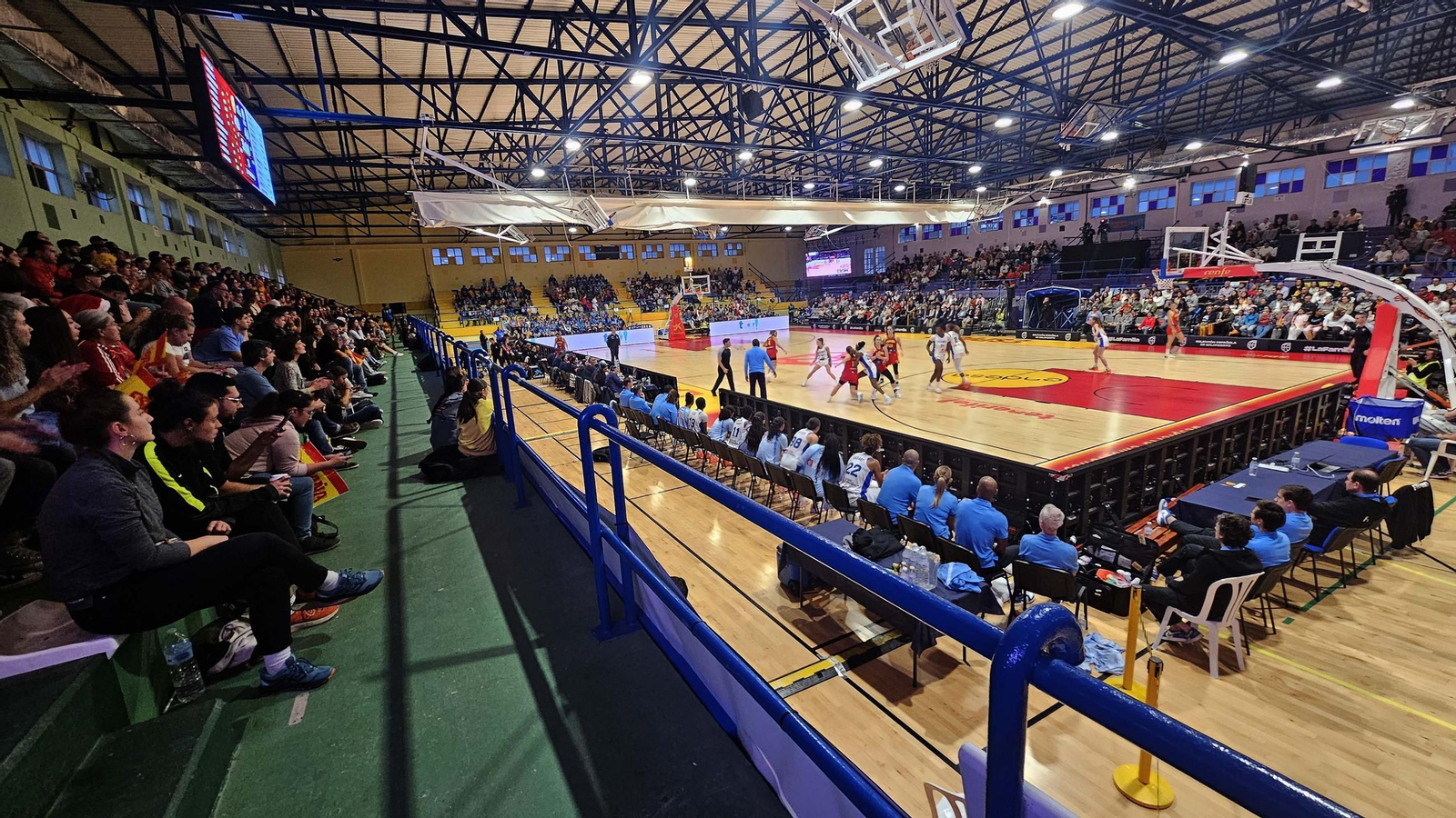 Fotos del partido y ambiente en el España-Francia del Torneo Internacional de Baloncesto Femenino en La Línea