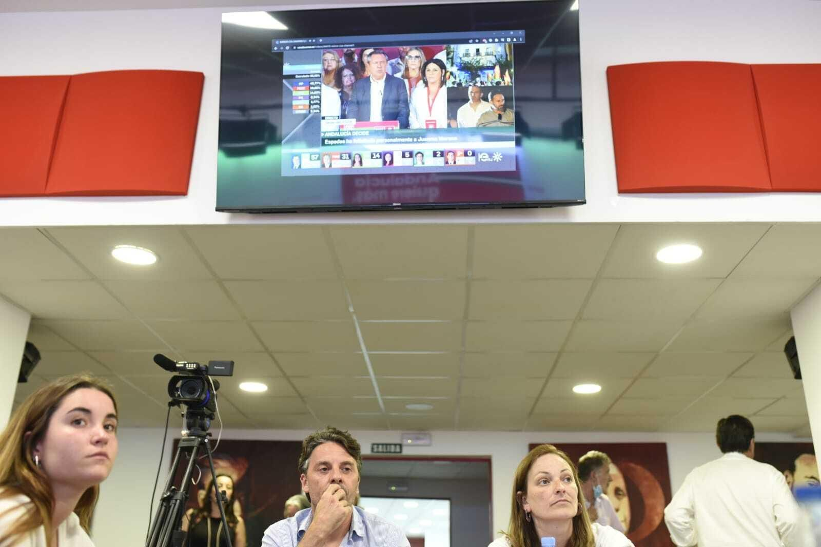 Imágenes de cómo se ha vivido las elecciones en los diferentes partidos de Huelva