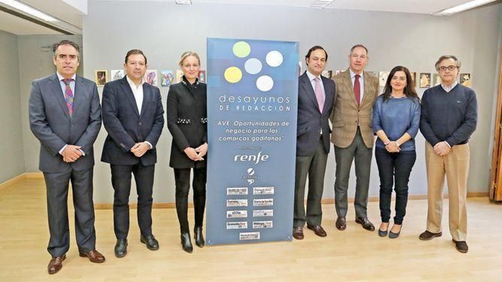 Rafael Navas, Antonio Mariscal, Beatriz Vergara, Ignacio Díez, Alfredo Durán, Amparo Ortega y Juan Carlos Camas, antes de que diera comienzo el encuentro