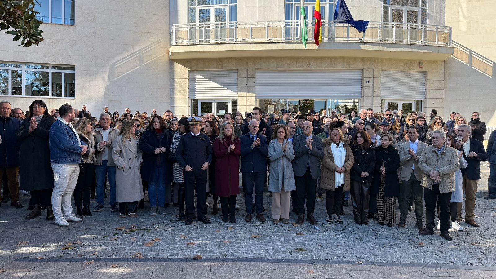 Minuto de silencio frente a Subdelegación del Gobierno.