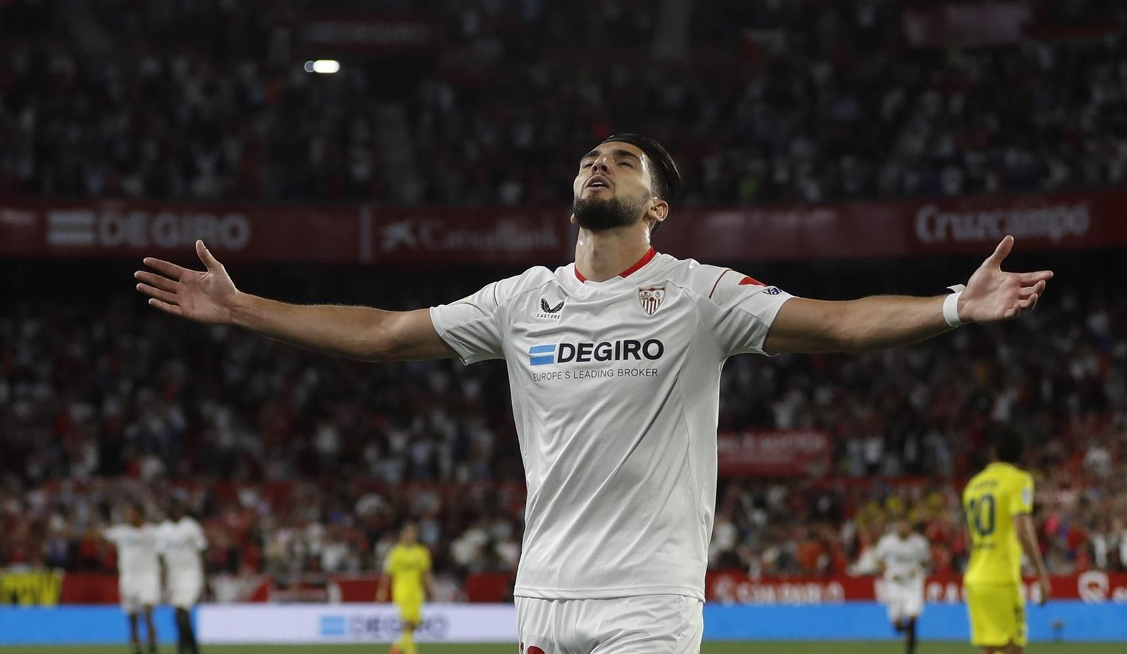 Rafa Mir celebra el 1-0.