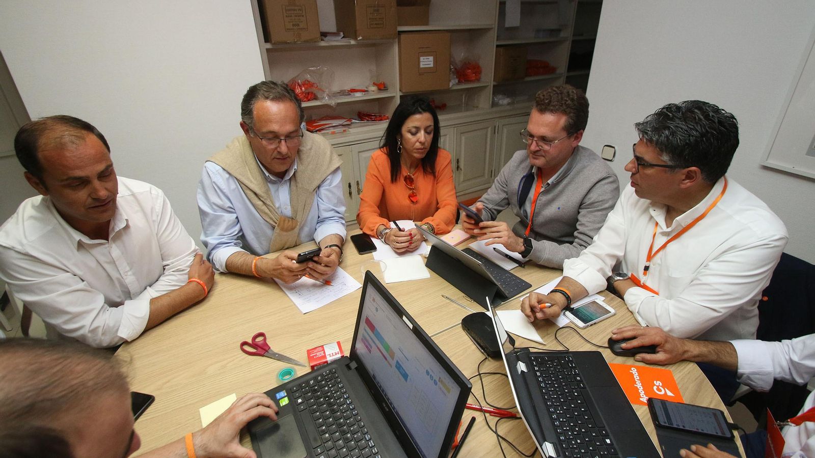 Seguimiento del escrutinio en la sede de Ciudadanos en Almería