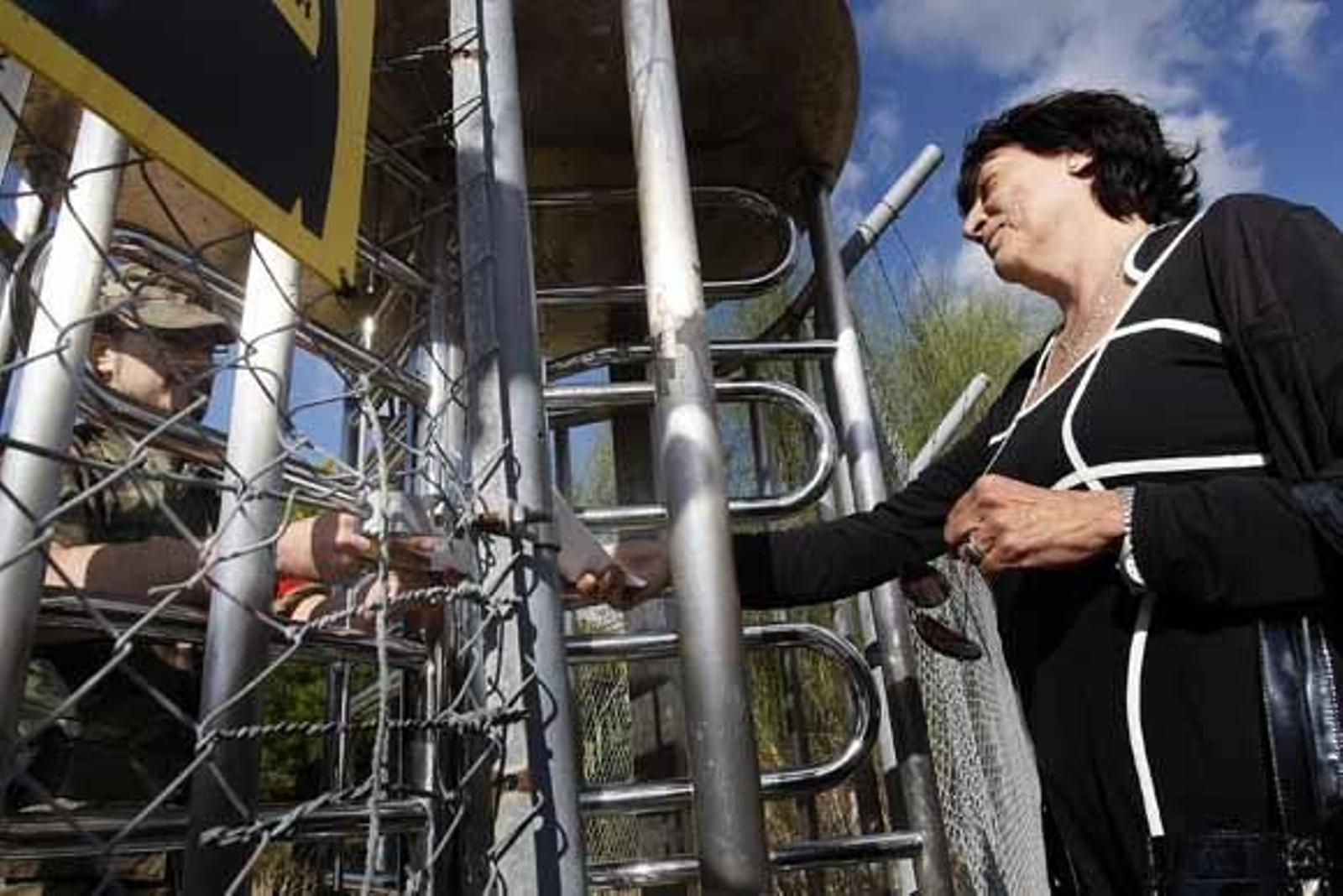 Una veintena de organizaciones participaron en esta protesta bajo el lema 'La guerra empieza aquí...Paremos la Otan'

Foto: Fito Carreto