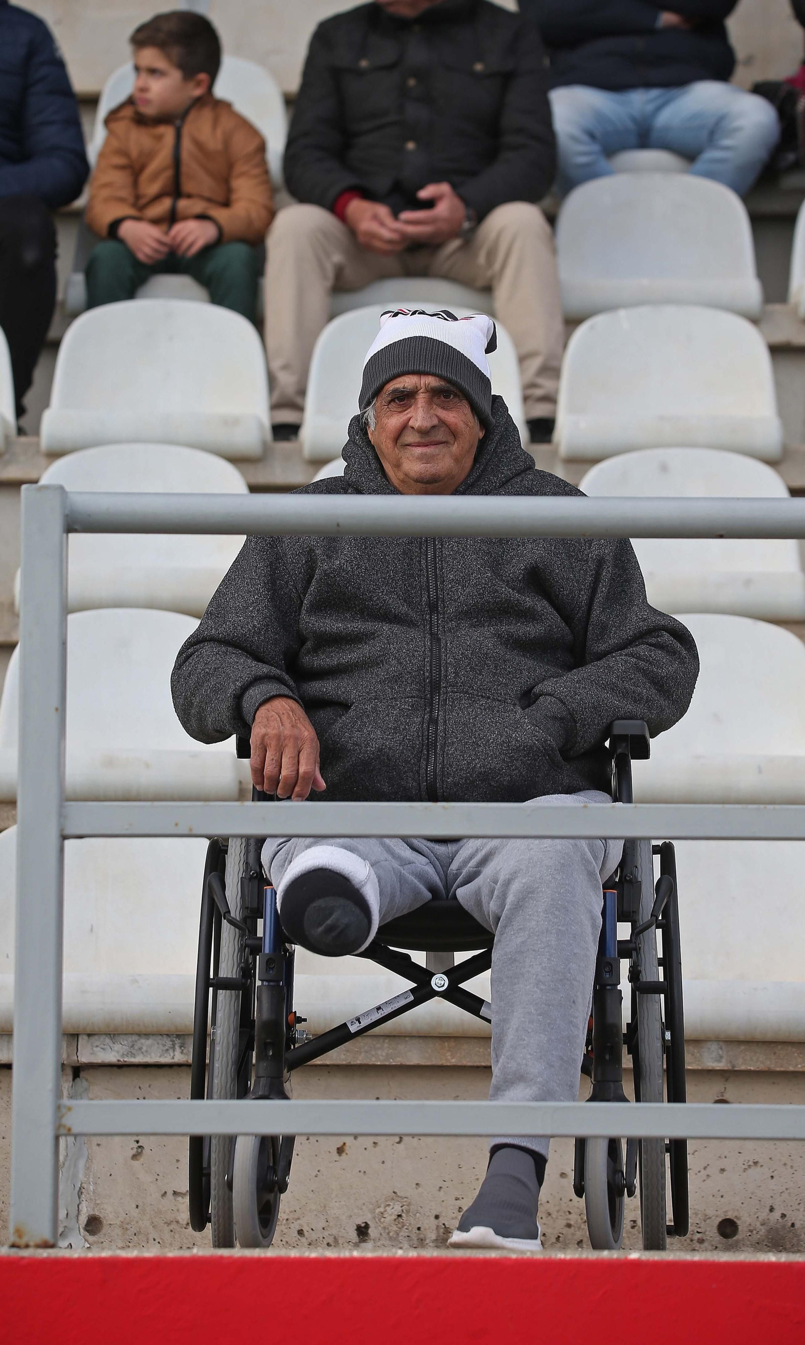 Fotos de la afición durante el Algeciras - Ceuta en el Nuevo Mirador