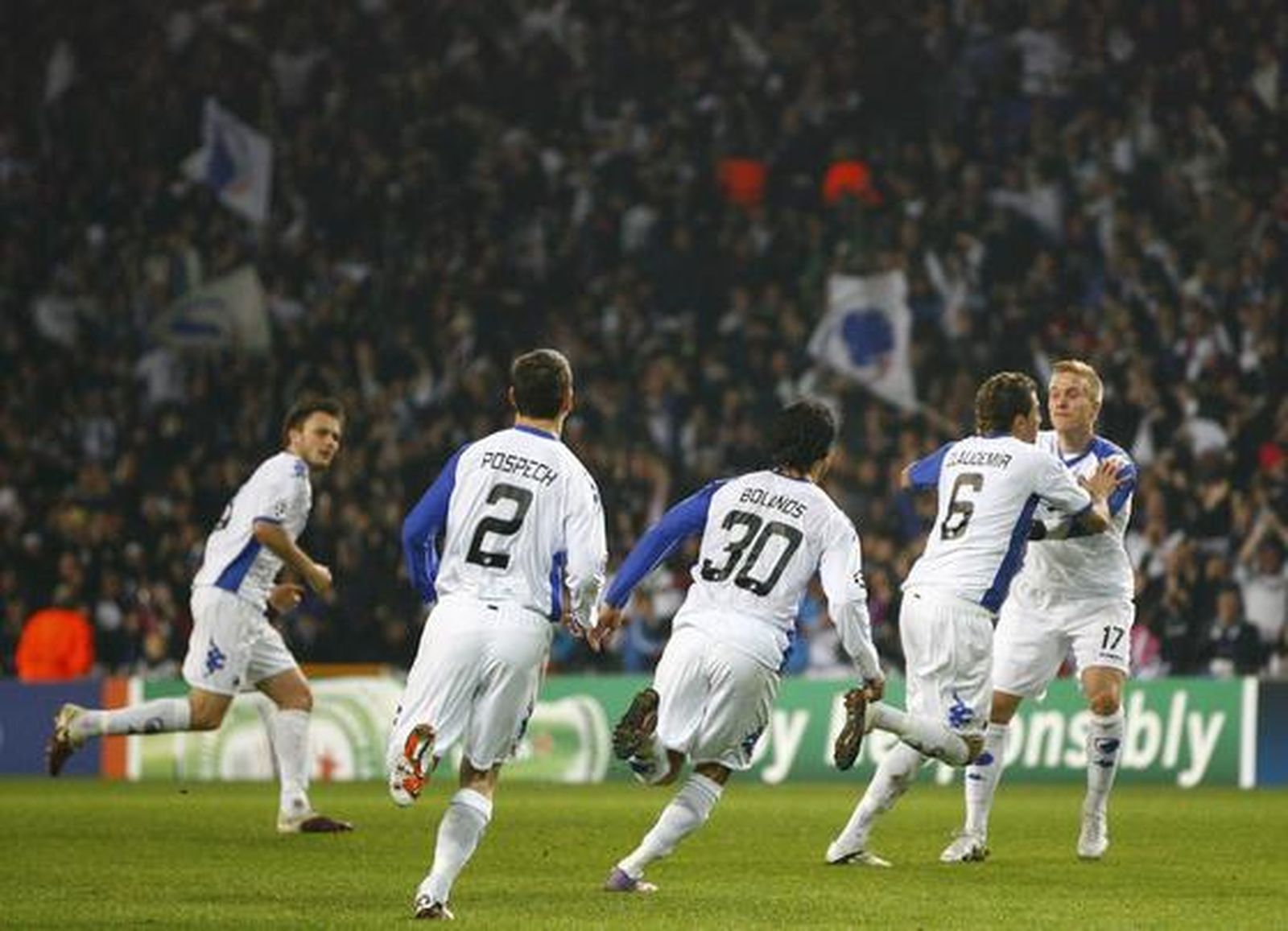 El Barcelona no pasa del empate 1-1 en Copenhague. / Reuters