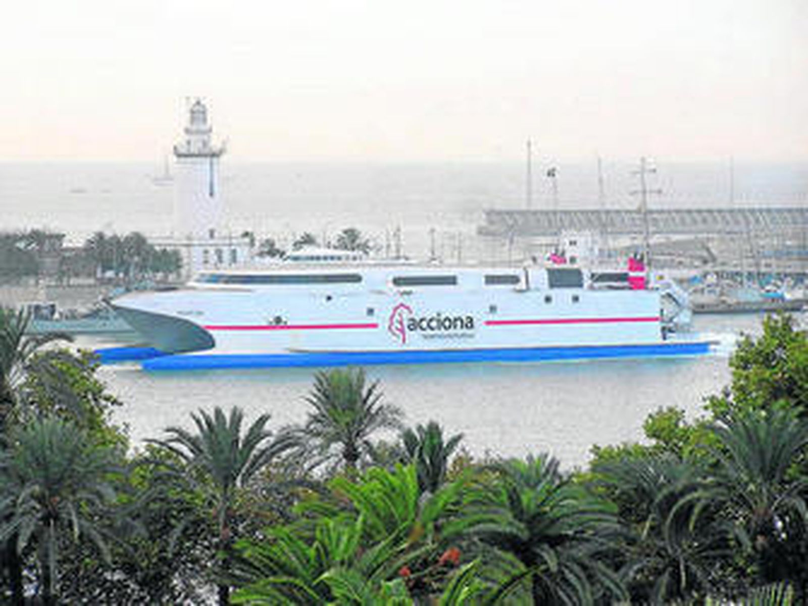 Ferry rápido 'Milenium Dos' que realizará refuerzos durante el verano.