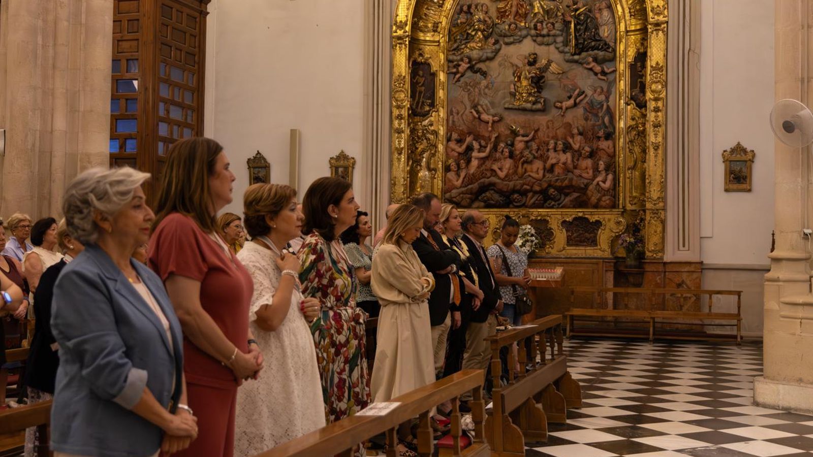 Úrsula Colmenero asiste junto a su junta de gobierno a la solemne novena. Úrsula Colmenero asiste junto a su junta de gobierno a la solemne novena.