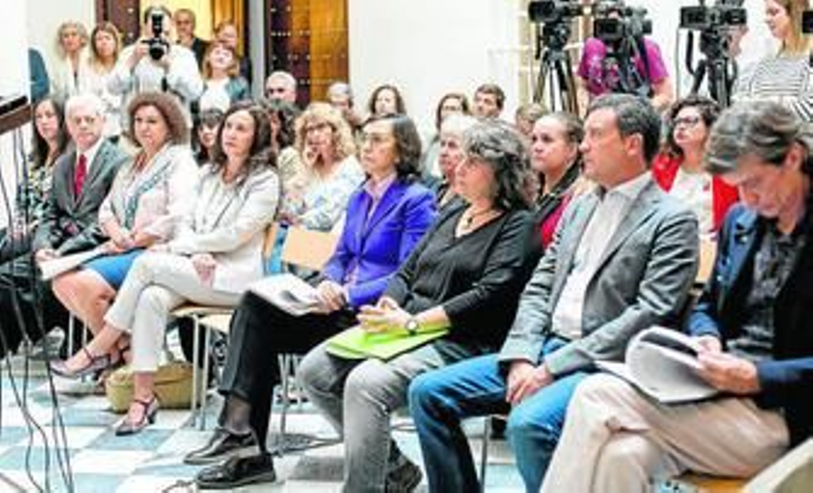 La concejala Eva Tubío, la delegada Remedios Palma, la consejera Rosa Aguilar , la compositora Diana Pérez Custodio, y el director de la cita Manuel Ferrand, entre otros.