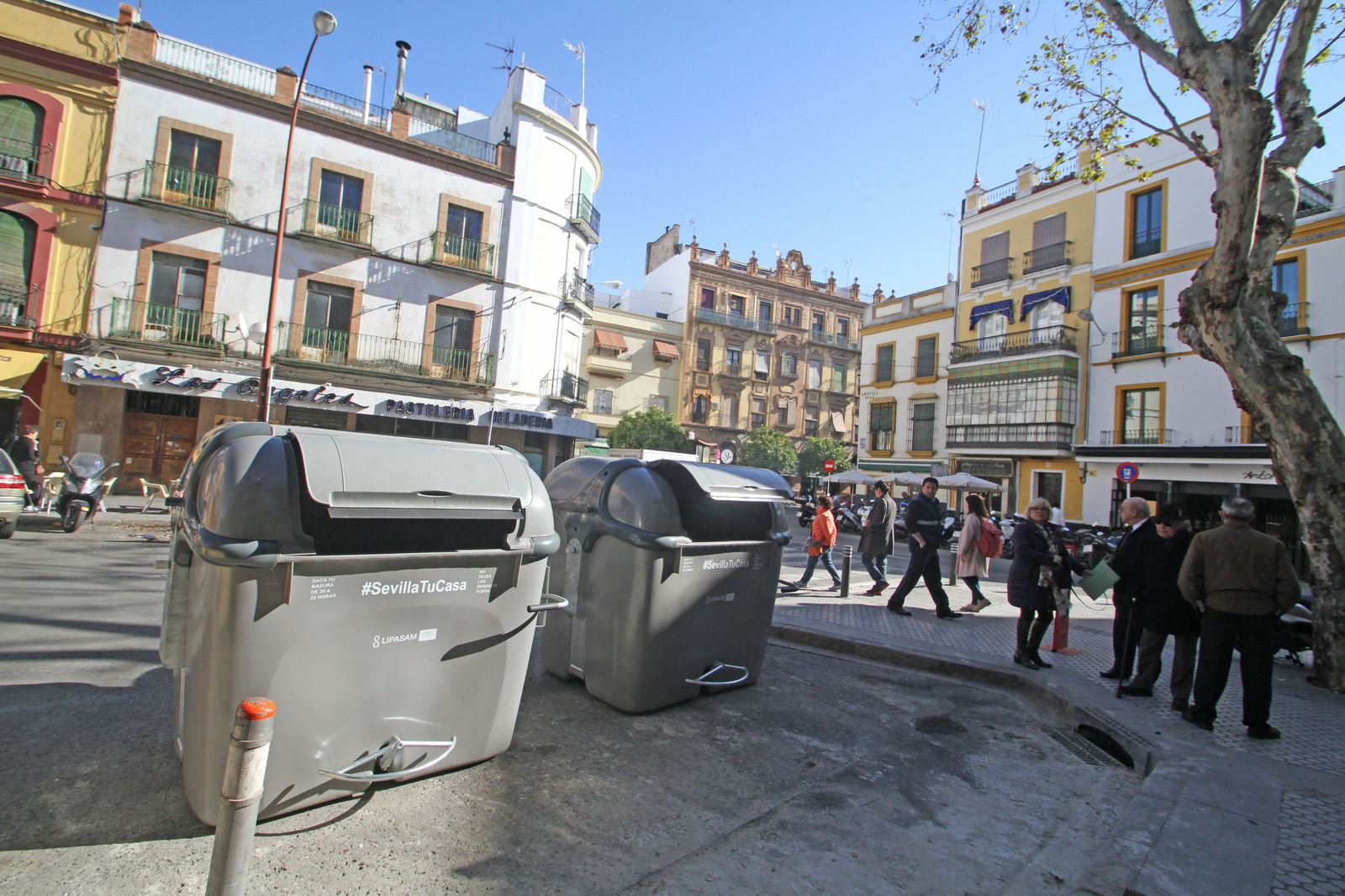 La calle Adriano en el barrio del Arenal.