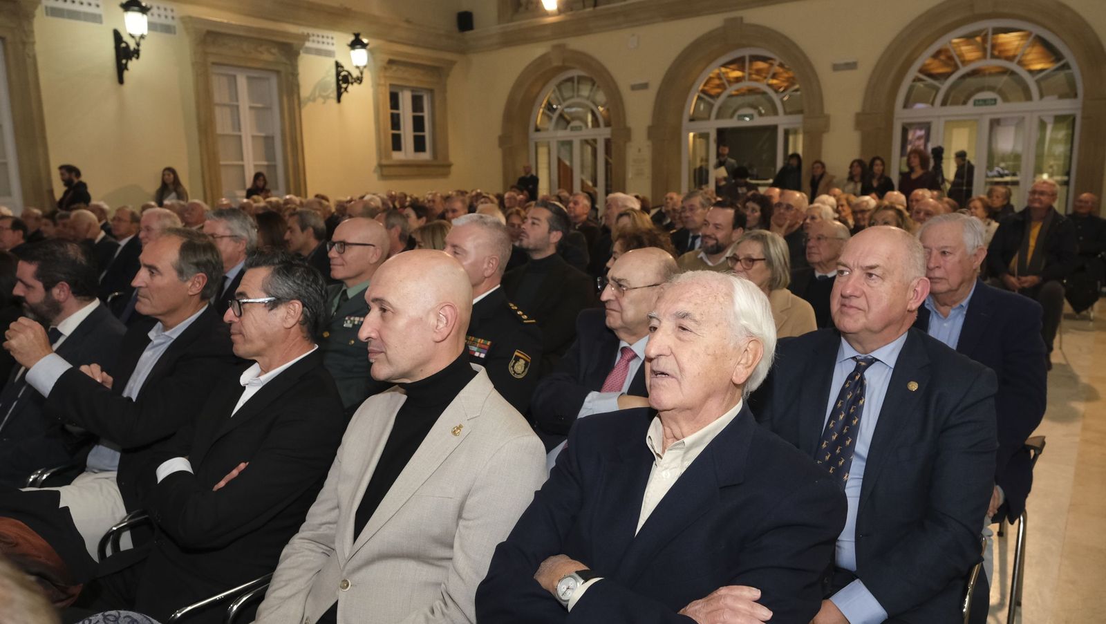 Las fotografías de la entrega del Escudo de Oro de la Provincia al Doctor Francisco Ortega Viñolo