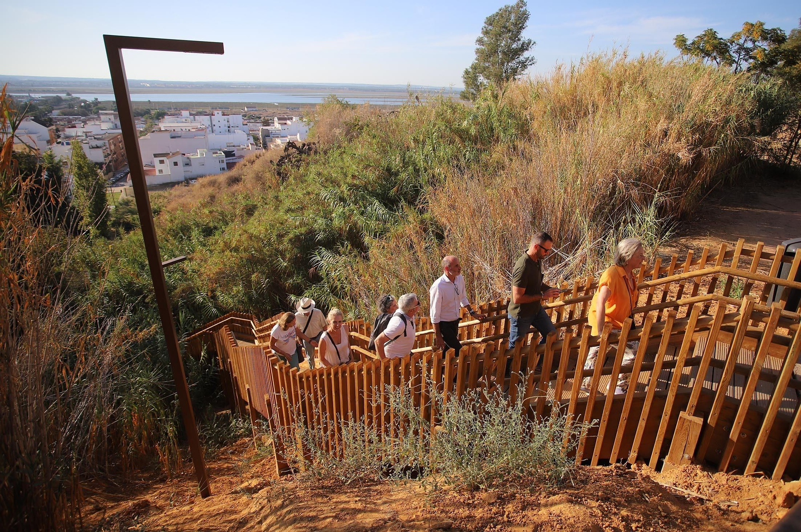 Imágenes de la visita guiada a la Fuente Vieja de Huelva por el arquitecto Francisco Javier López