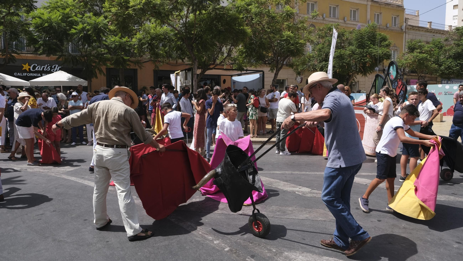 Exhibición de toreo de salón de la Escuela Taurina de Almería, en imágenes