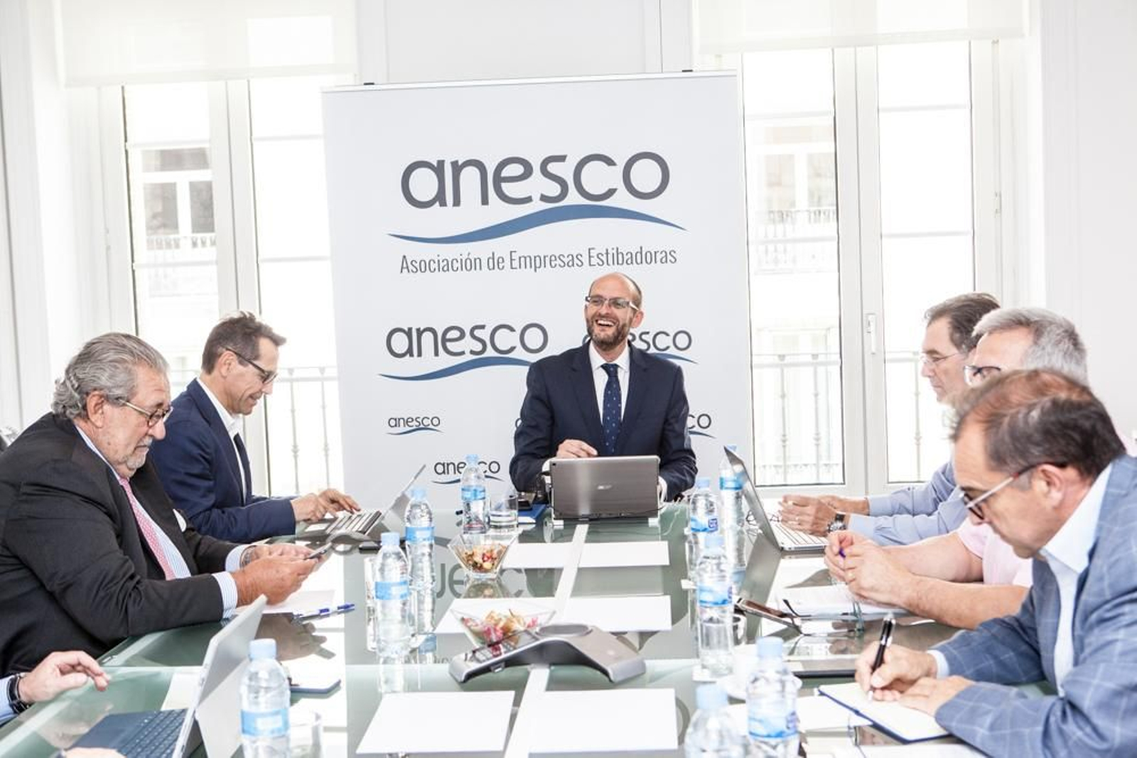 Los representantes del comité de Anesco.