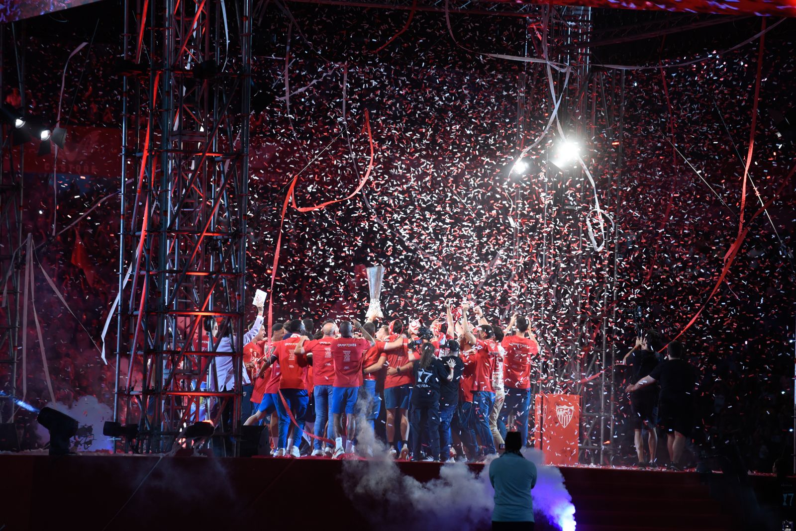 La celebración del Sevilla en el Ramón Sánchez-Pizjuán, en imágenes