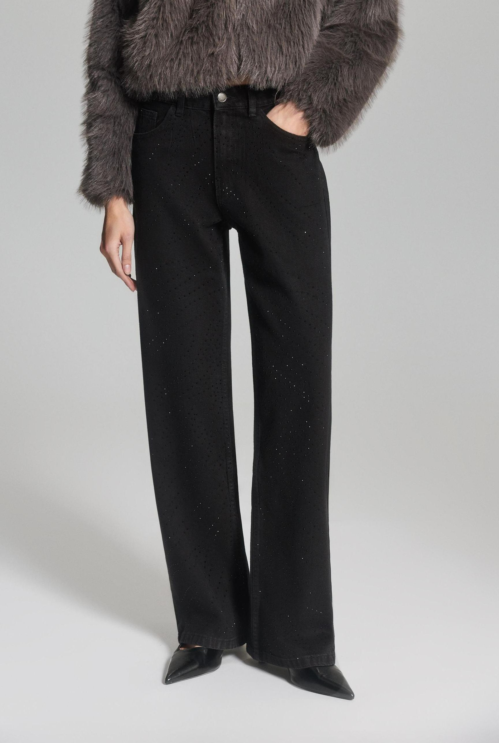 Vaqueros con strass de Lefties.