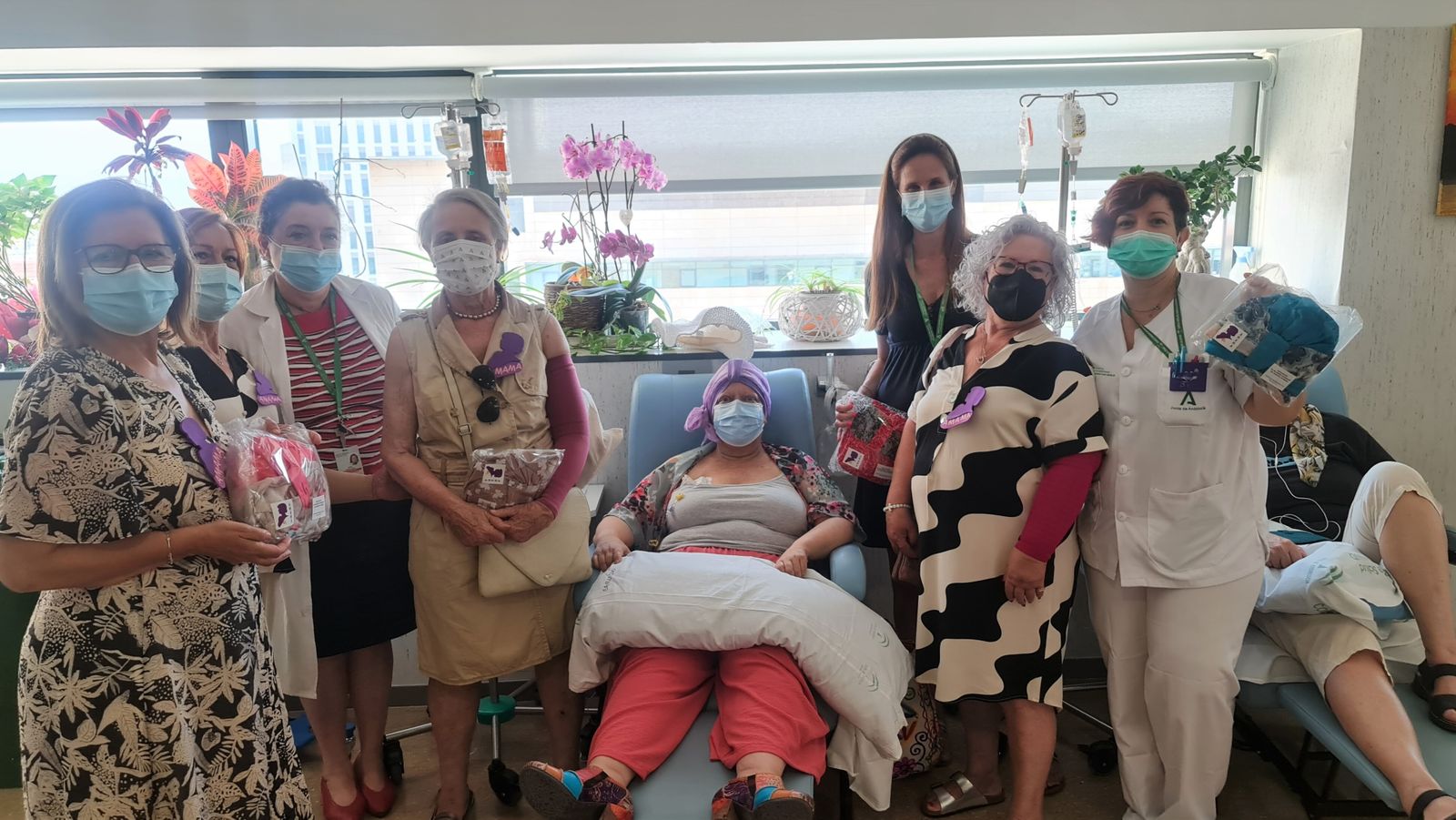 La Asociación AMAMA donará turbantes artesanales a las pacientes oncológicas del Hospital Clínico San Cecilio