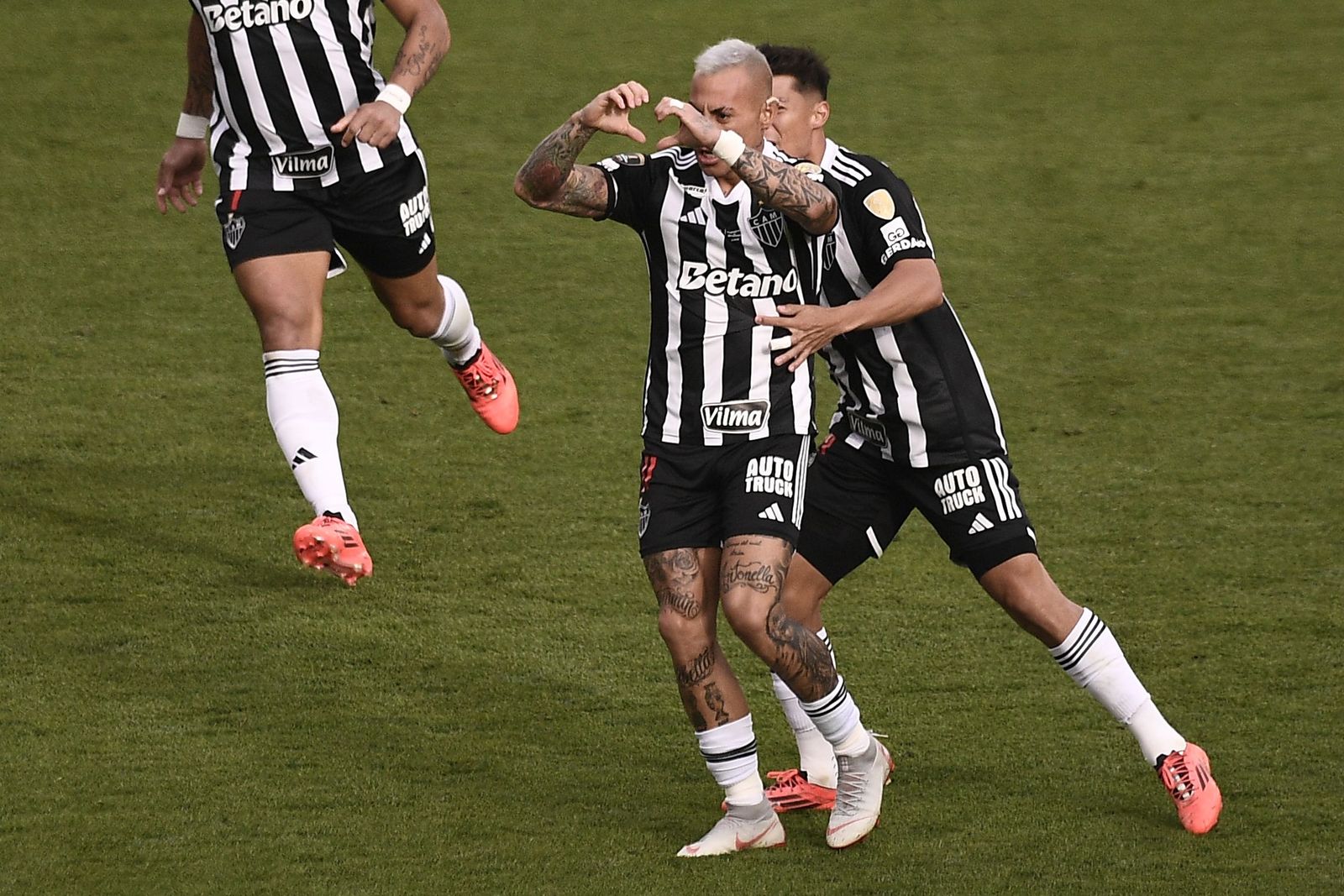 Las fotos de una final de la Libertadores histórica; Botafogo, campeón con 10, ante Atlético Mineiro