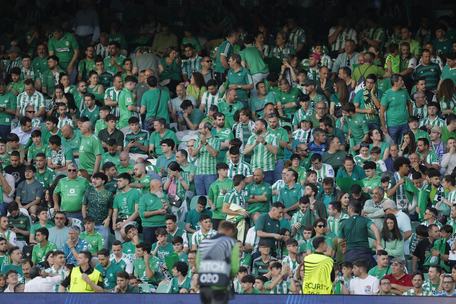 Búscate en las fotos del Betis - Fiorentina
