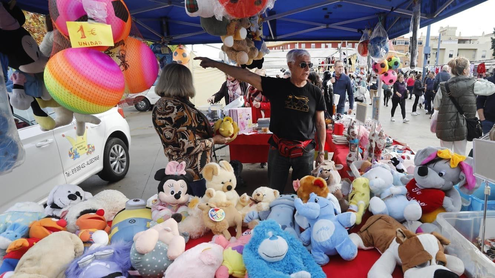Las fotos de Reyes Magos 98, durante el mercadillo solidario para la recogida de juguetes