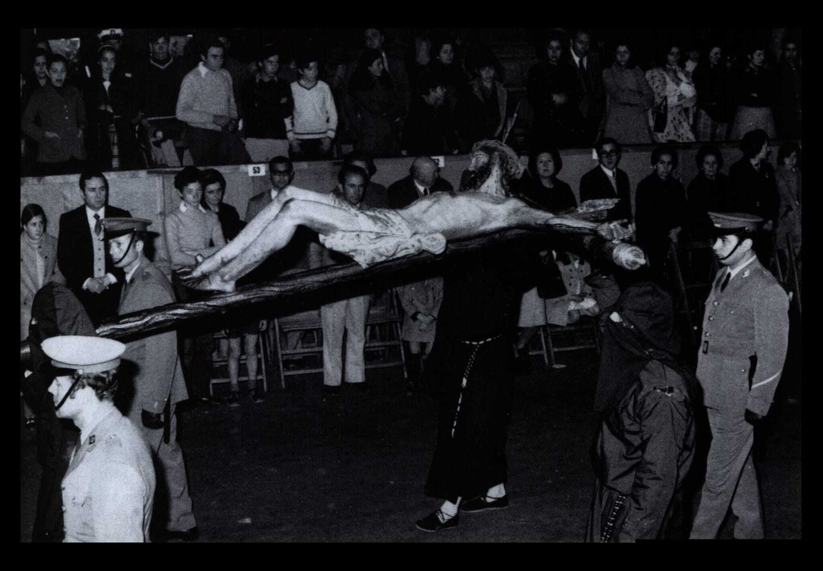 Primera salida el día 16 de abril de 1973, Lunes Santo, del Vía Crucis en Córdoba.